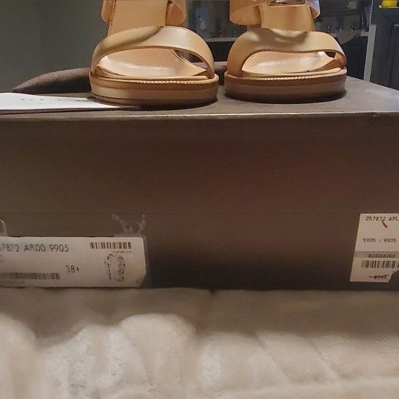 GUCCI Leather Sandals with Silver Hardware - Picture 12 of 12